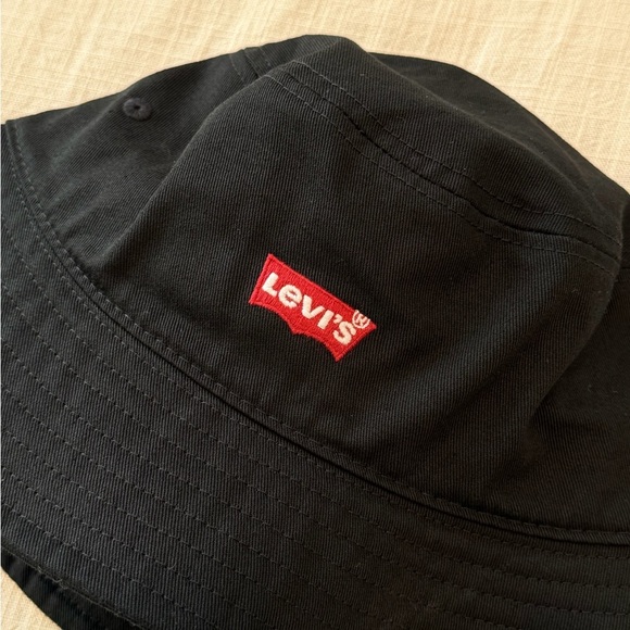 Levi's Black Batwing Logo Bucket Hat - Picture 4 of 6